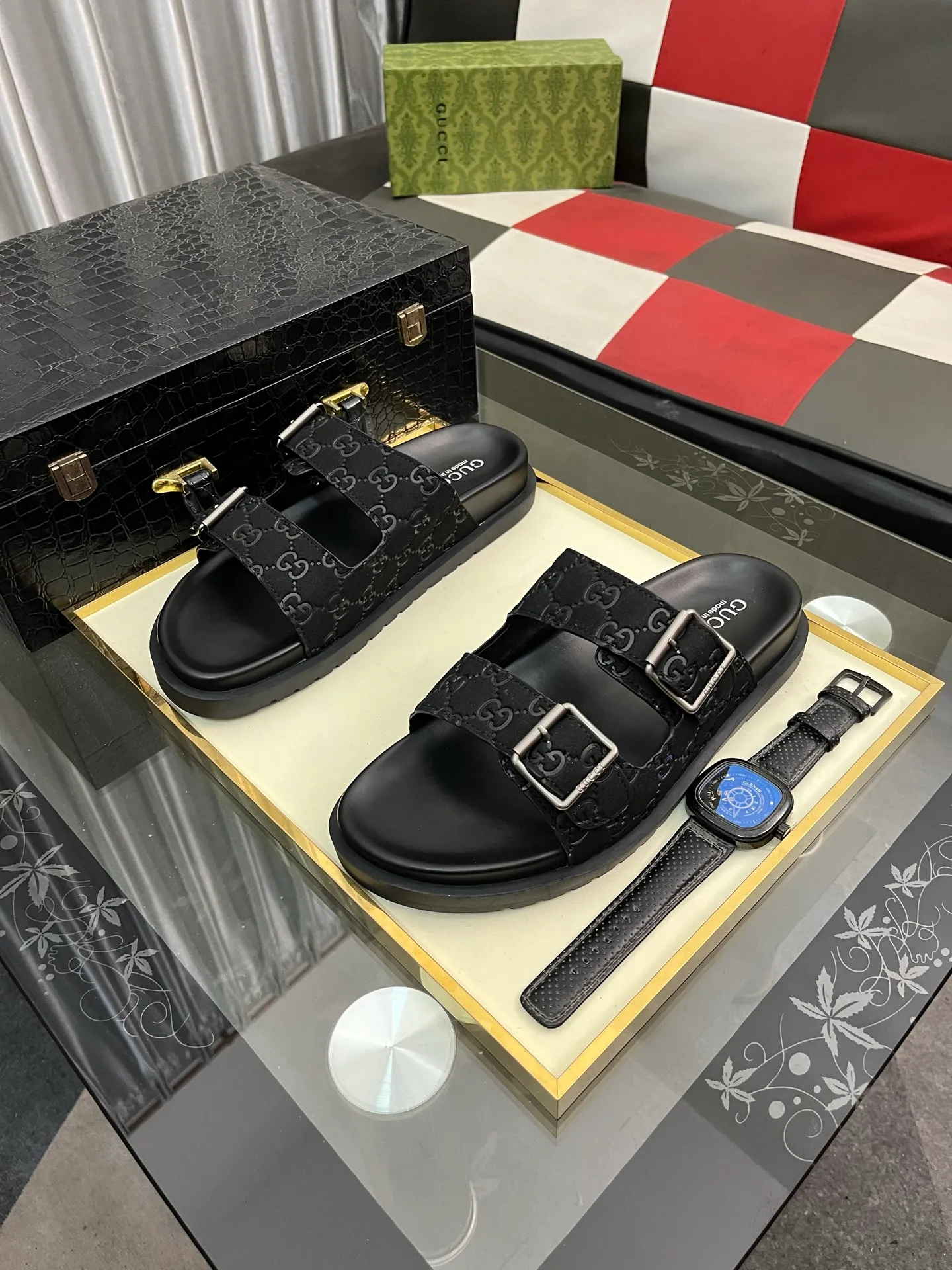 Men's shoes 💰340⌚️⌚️ (gucci-Gucci) New men's slippers, high-end boutique, made of cowhide, with exquisite embossed logo decoration on the upper, fine workmanship, super soft soles, casual, loose and comfortable, a must-have in summer! \nsize：38-44